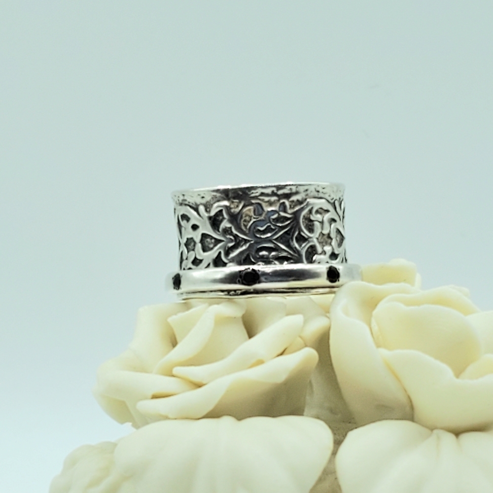 Didae Sterling Spinner Band Ring with Garnets Size 7 ⬇️PRICE DROP⬇️ - Picture 6 of 16